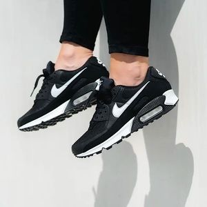 Women’s Nike Air Max 90 Size 7.5 Great Condition